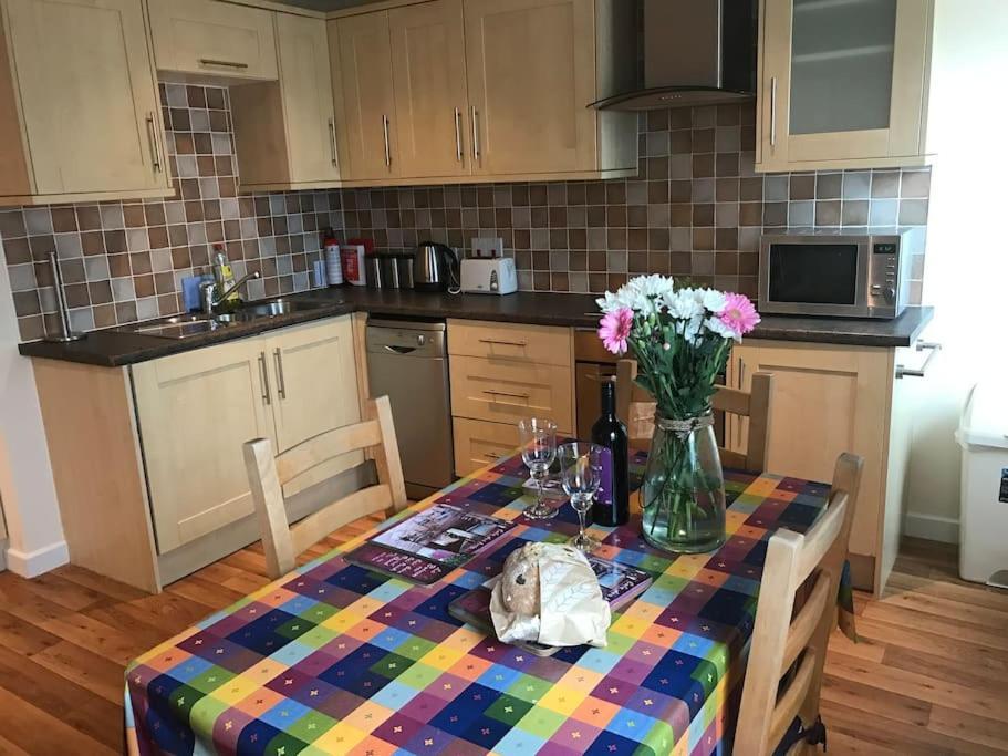 Great Offer 2 Bed Tenby Flat Free Parking Exterior photo
